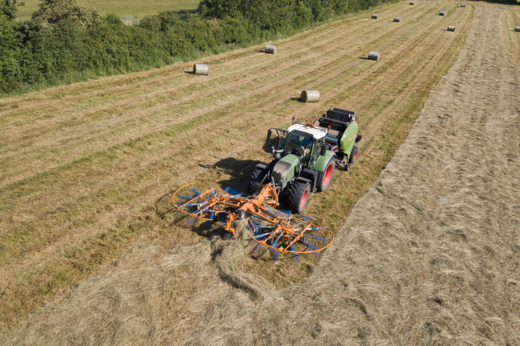 Abimac front rake and fendt tractor